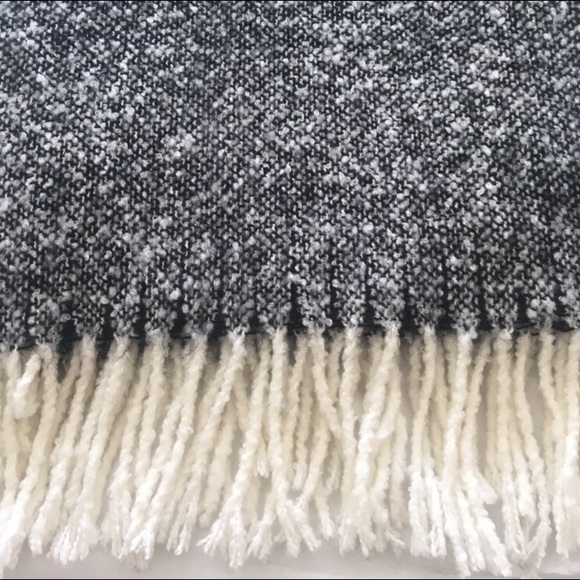 Urban Planet | Acrylic Blanket Scarf - Picture 2 of 4